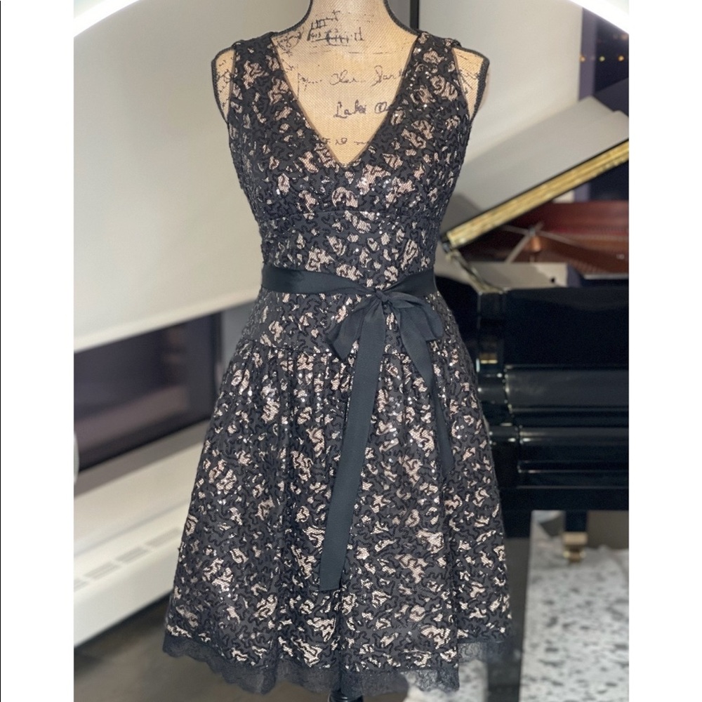 BCBGMaxAzria Black Sequin belted vneck dress Sz 4